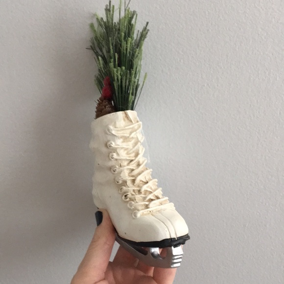 Ice Skate Christmas Ornament - Picture 4 of 6